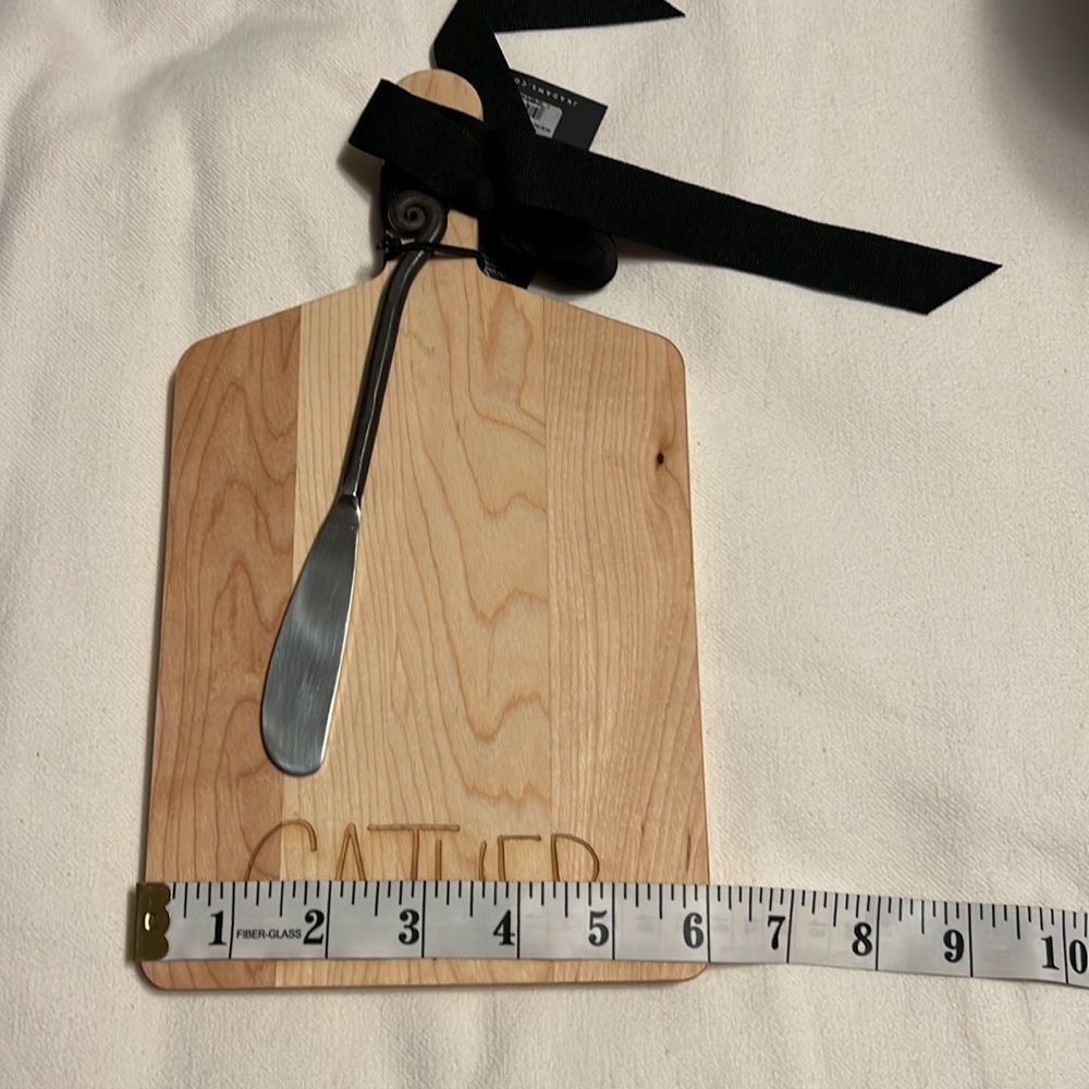 NWT Wooden Cutting Board & Cheese Knife Set - Kitchen Entertaining Gift - Picture 3 of 4